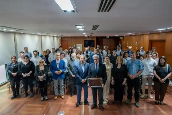 Homenajeron al doctor Hugo Japaze por su  compromiso con la medicina
