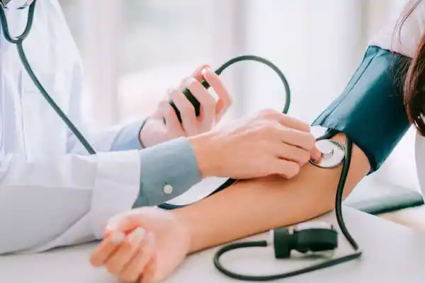 Como la hipertensión, la hipotensión arterial también demanda una rápida reacción