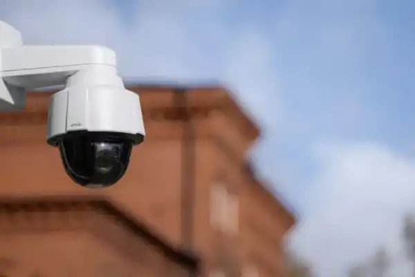 Alberdi refuerza su seguridad con un domo PTZ: vigilancia inteligente y visión nocturna de alta resolución