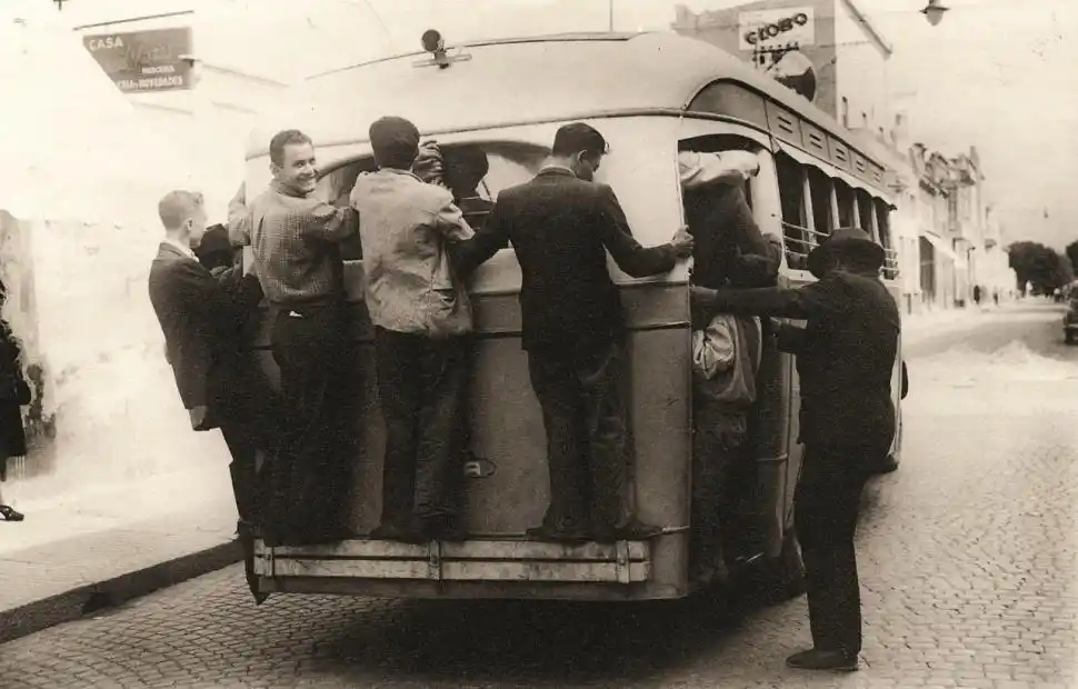 Recuerdos fotográficos: 1945. La crisis del servicio de ómnibus urbanos
