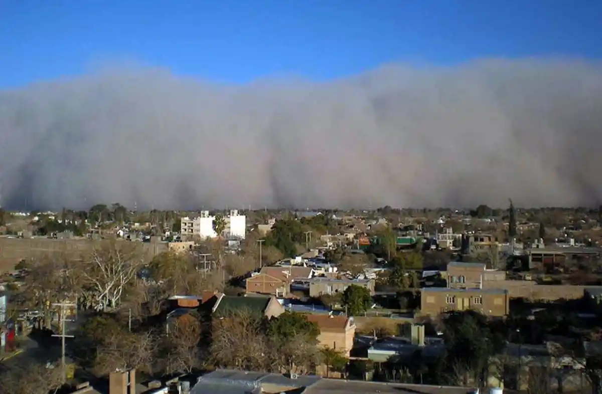 Ráfagas de hasta 90km/h encendieron las alertas meteorológicas en nueve provincias