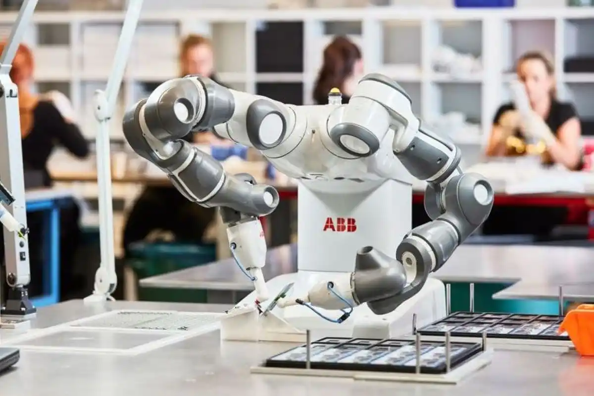 COMPAÑERO. Yumi es el modelo de robot colaborativo más popular.