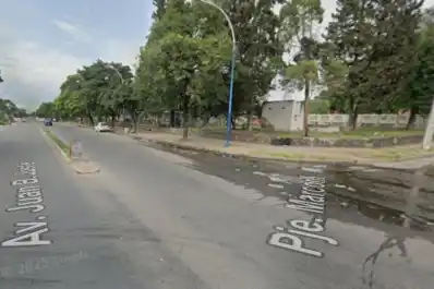 Intentó robar una moto con una réplica de pistola, golpeó a la víctima y terminó detenido