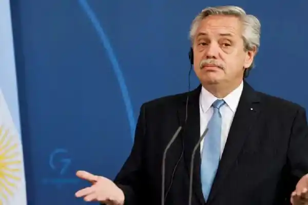 El posteo de Alberto Fernández contra Milei: “Querida Argentina, lamento que su presidente sea un idiota”