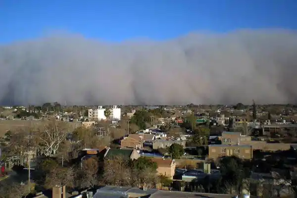 Ráfagas de hasta 90km/h encendieron las alertas meteorológicas en nueve provincias