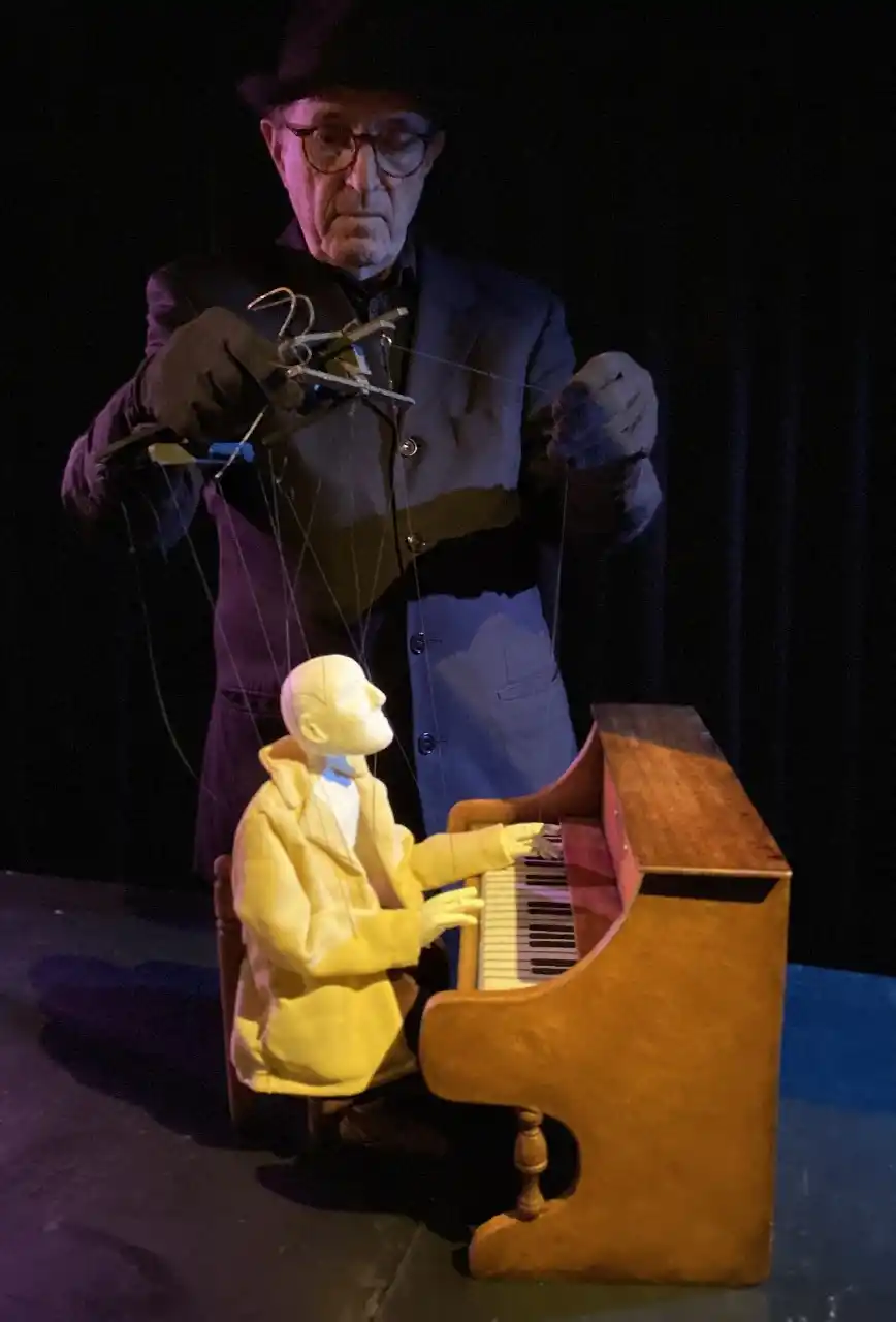 ELEMENTOS MÍNIMOS. Jordi Bertrán despliega su humanidad y talento. 