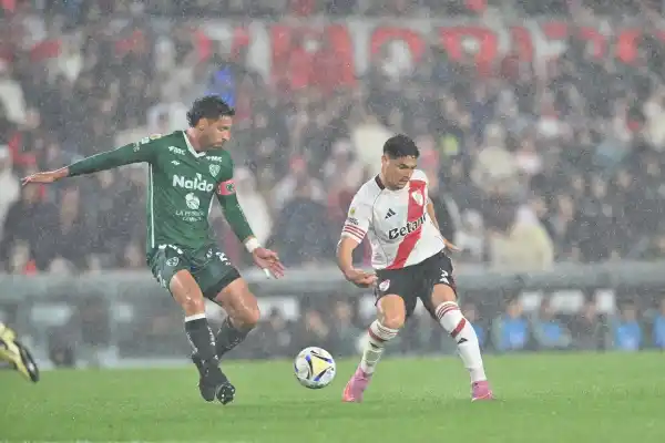 River no levanta cabeza, perdió con Sarmiento y se fue silbado