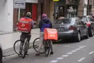 Reforma laboral: qué se modifica para los repartidores y conductores de plataformas