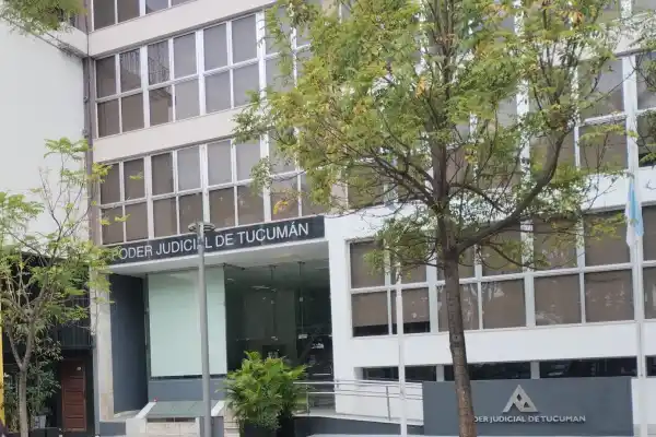 Alberdi: robó una moto, chocó a los pocos minutos y fue detenido cuando intentaba escapar en colectivo