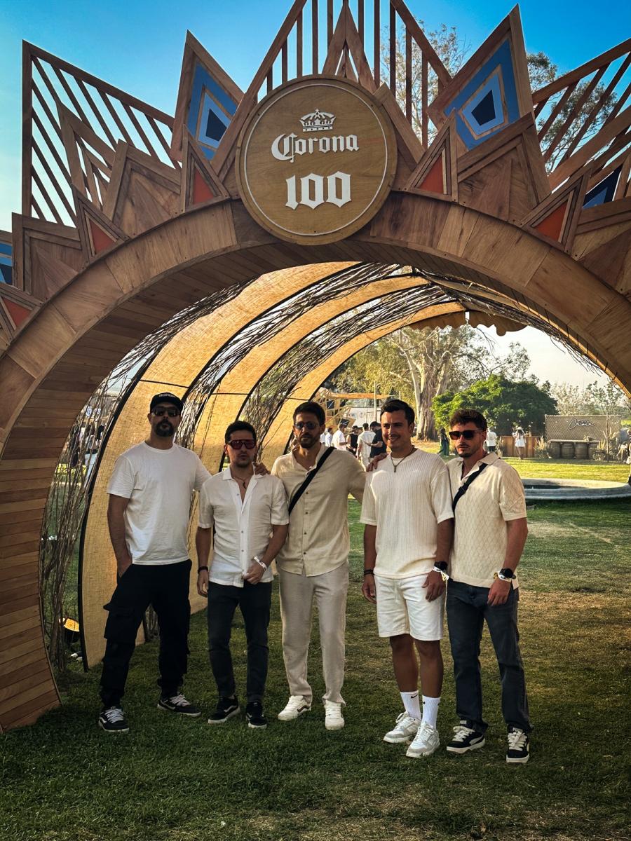 El lino fue el favorito de los hombres, junto con las camisas tejidas.