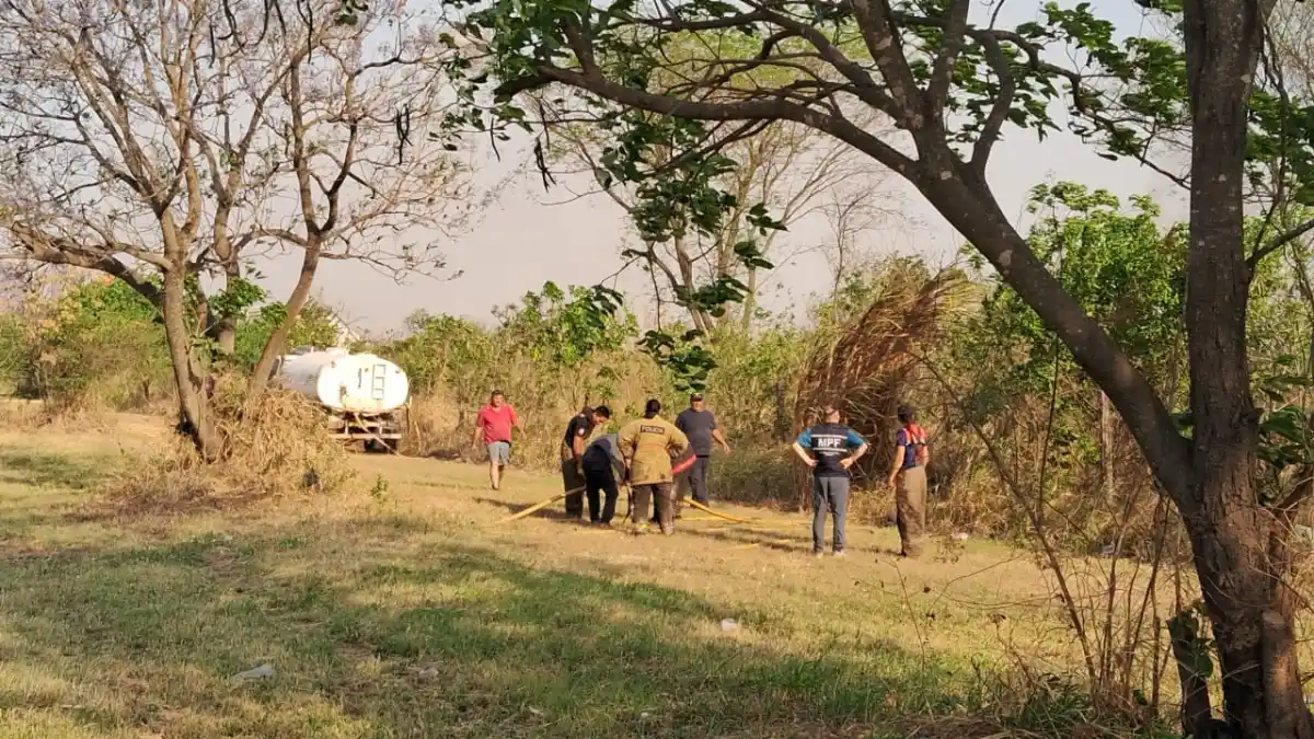 Apagaron un incendio que podría haber afectado nuevamente al aeropuerto Benjamín Matienzo