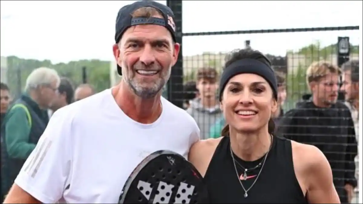 ENCUENTRO INOLVIDABLE. Jürgen Klopp y Gabriela Sabatini posaron sonrientes tras compartir una exhibición de pádel en Mallorca.