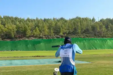 Joaquín Cisneros apunta alto en el Mundial de Tiro en Grecia