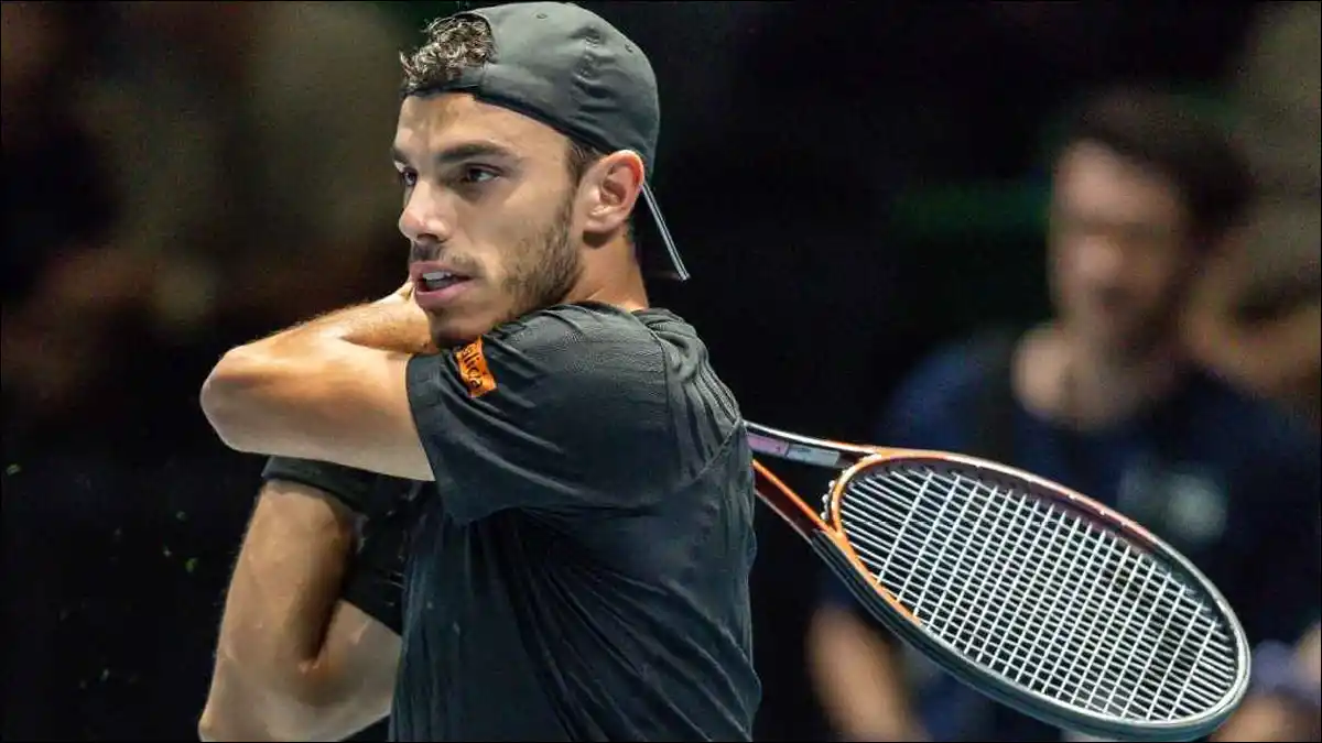 CELEBRA EN ASIA. Francisco Cerúndolo conquistó el título del Ultimate Tennis Showdown en Hong Kong y aseguró su lugar en la Gran Final de Londres.