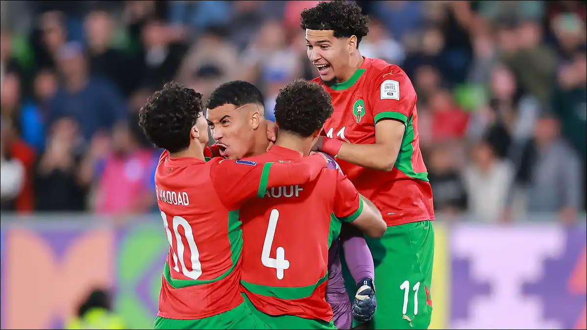 FESTEJO HISTÓRICO. Los jugadores marroquíes celebran la clasificación a la primera final mundialista Sub 20 del país.