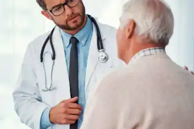 Cómo reconocer síntomas graves en personas mayores de 70 años a tiempo