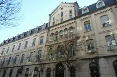 Explosión en un colegio de Palermo: cinco alumnos heridos durante un experimento de química