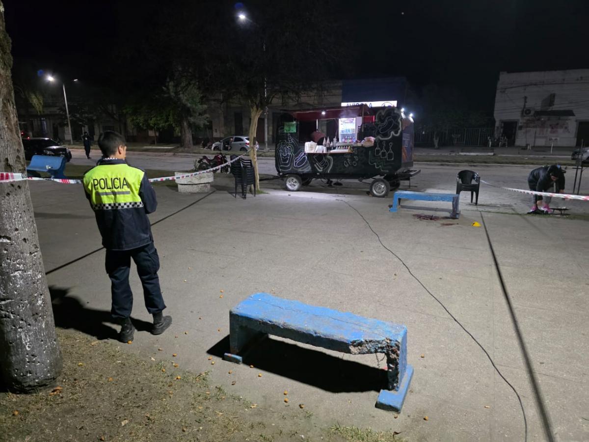 Un joven de 27 años fue asesinado de una puñalada en la plaza principal de La Trinidad