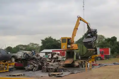 Planteos cruzados por autos compactados en el municipio capitalino