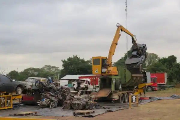 Planteos cruzados por autos compactados en el municipio capitalino