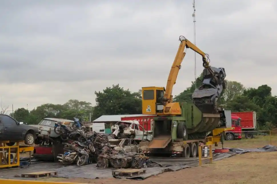 Planteos cruzados por autos compactados en el municipio capitalino