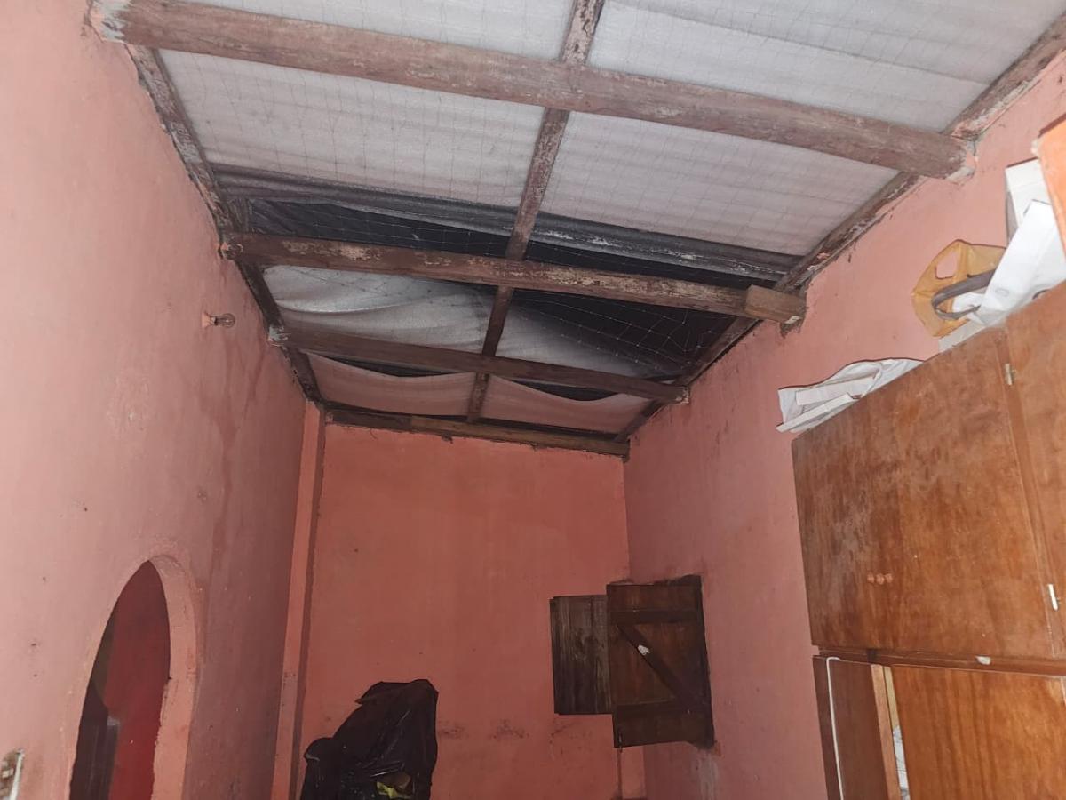 Lo que dejó la tormenta en Delfín Gallo: un derrumbe, voladura de techos, agua en las casas y una comuna sin luz