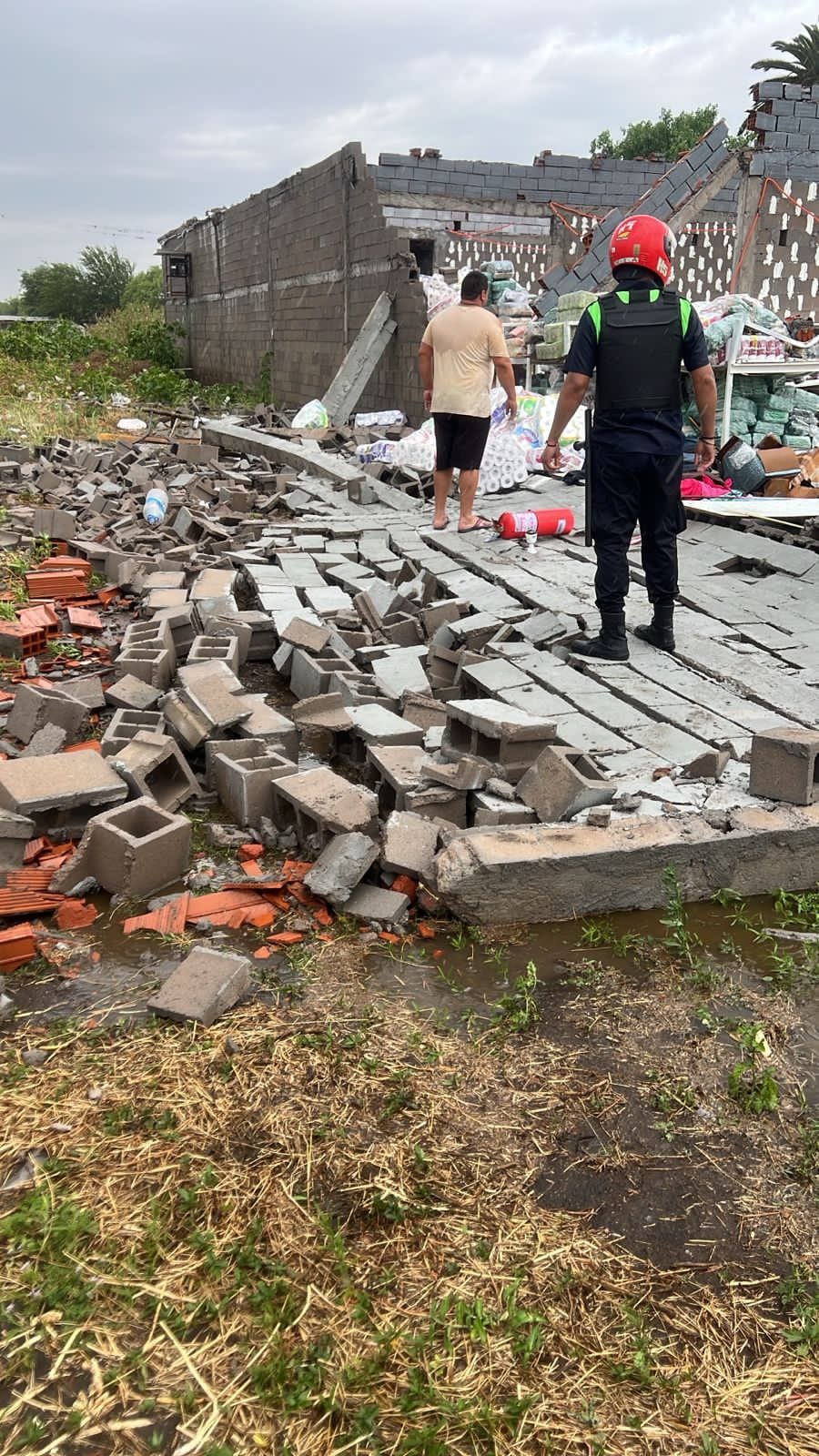 EL SUPER. Infantería impidió intentos de saqueo.