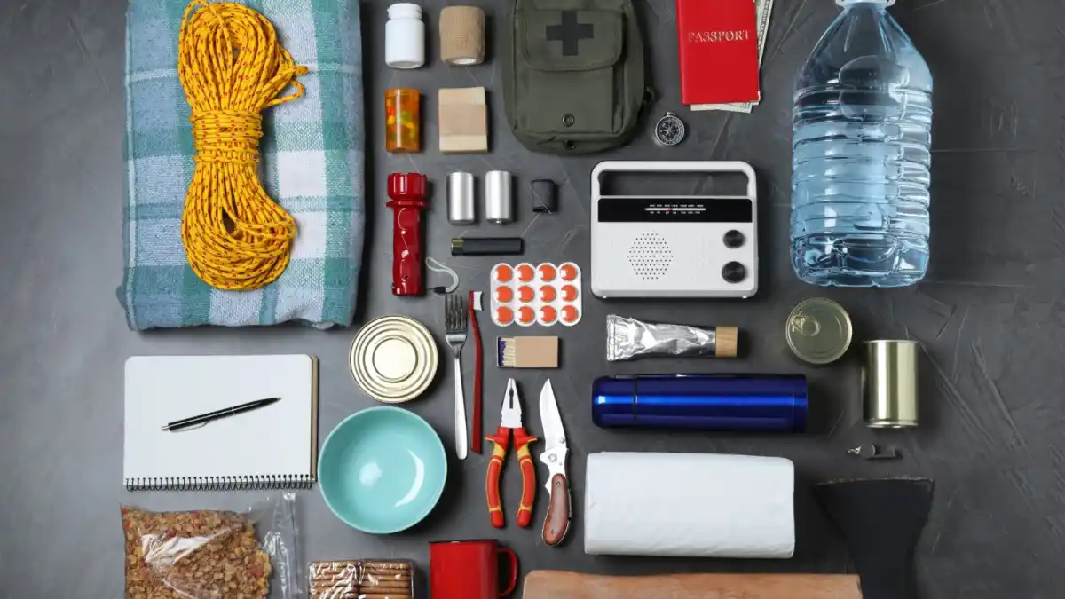 El miedo a otro apagón dispara en España la compra de productos para un kit de supervivencia