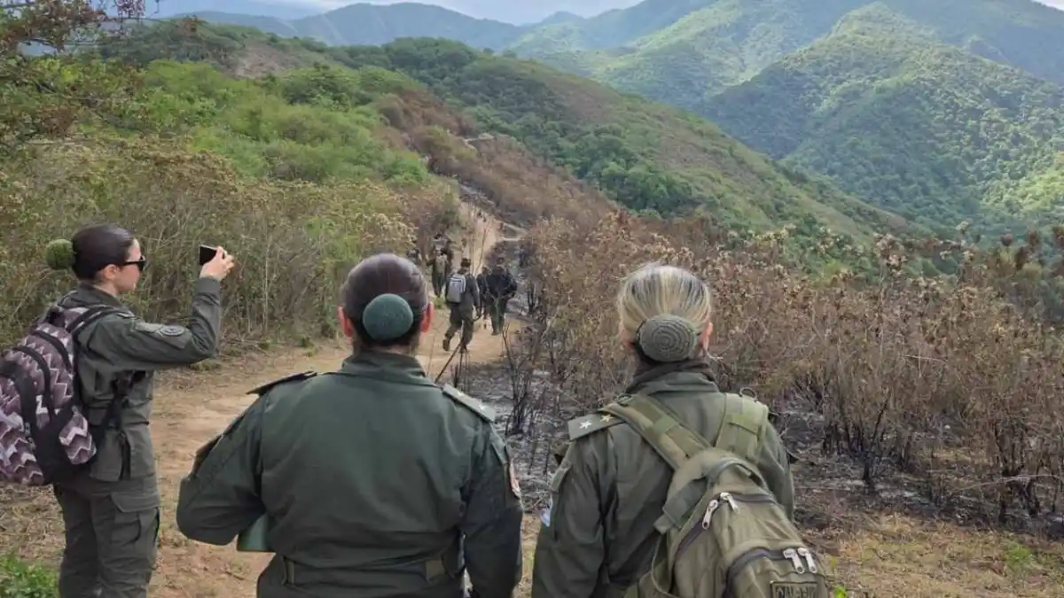 Misterio por la muerte del exjefe de Investigaciones: hallaron sogas, encendedores y un celular calcinado