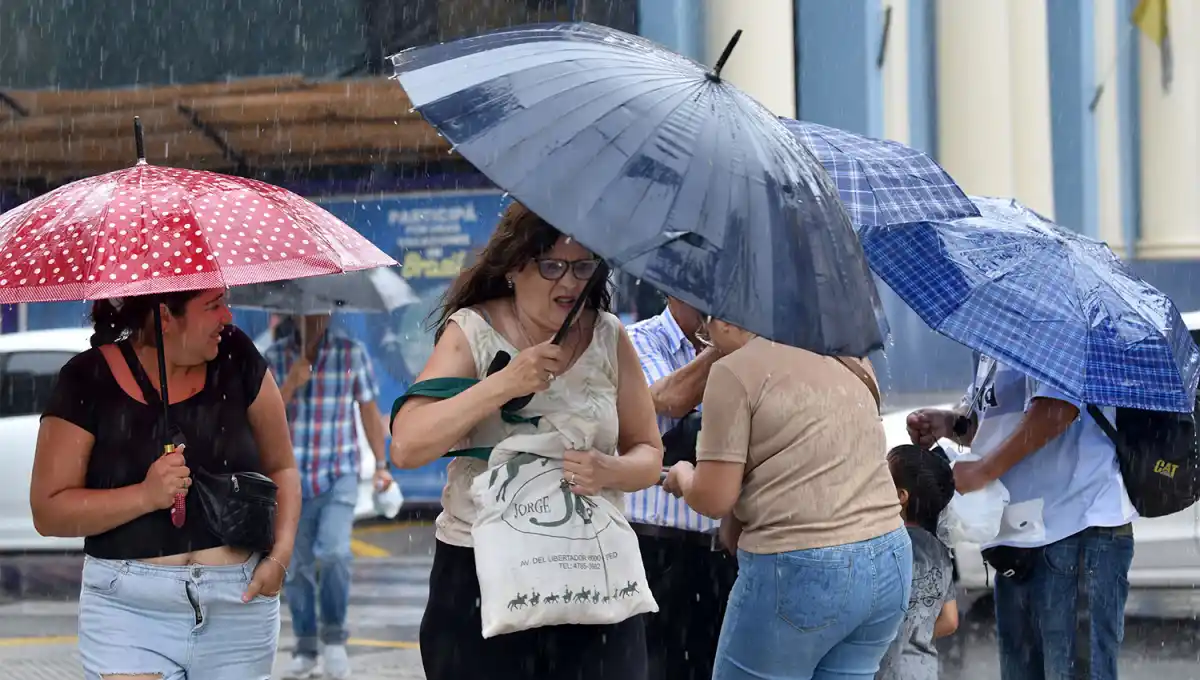 ALERTA NARANJA. El SMN emitió un informe sobre posibles tormentas fuertes durante la tarde. 