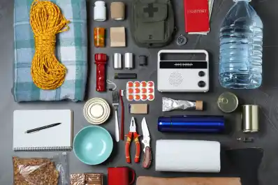 El miedo a otro apagón dispara en España la compra de productos para un kit de supervivencia