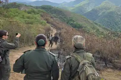 Misterio por la muerte del exjefe de Investigaciones: hallaron sogas, encendedores y un celular derretido