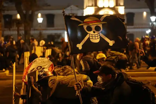 Perú reacciona contra el nuevo gobierno con grandes protestas