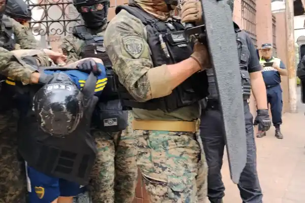 VIDEO. El Petiso David Lobo fue trasladado al penal de Benjamín Paz