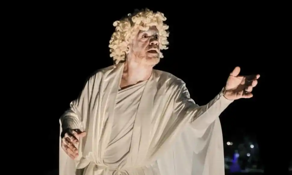 INTERVENCIONES ARTÍSTICAS. Santiago Megías será una estatua viviente.