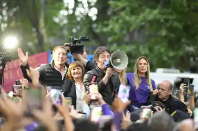 Milei definió su gira de campaña como “tour constitucional” y calificó a los kirchneristas de “gremlins”