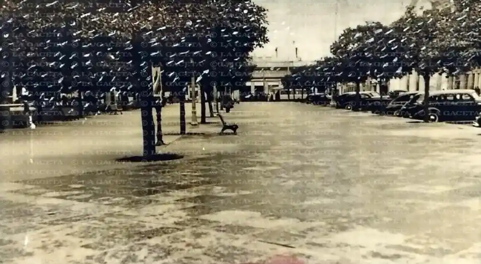Recuerdos fotográficos: 1942. La segunda nevada del siglo XX en plaza Independencia
