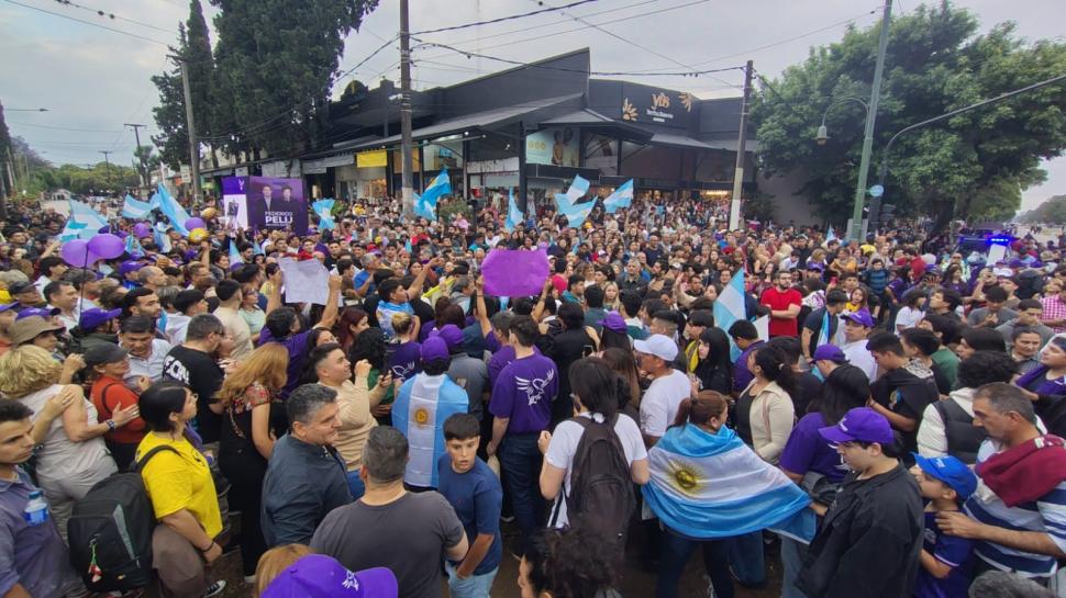 APOYO LIBERTARIO. Unos 3.000 seguidores de La Libertad Avanza se acercaron al acto, según organizadores.