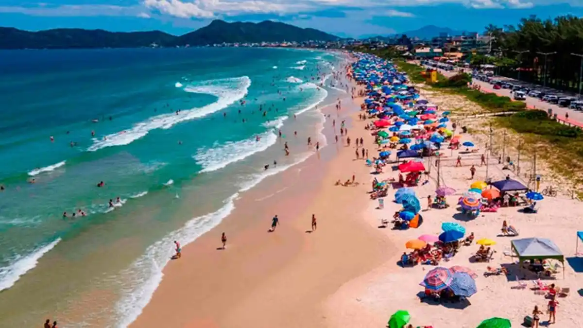 Los argentinos eligen Brasil no solo por sus playas: mirá los precios increíblemente bajos para comer y alojarse