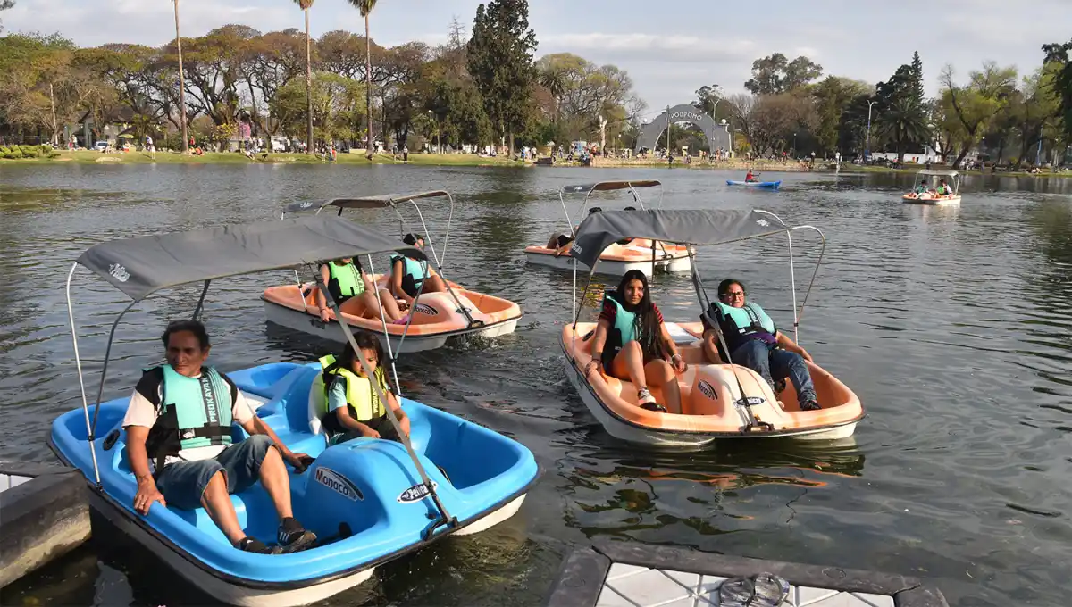 EN FAMILIA. El parque 9 de Julio volverá a ser el centro de los festejos de miles de tucumanos.