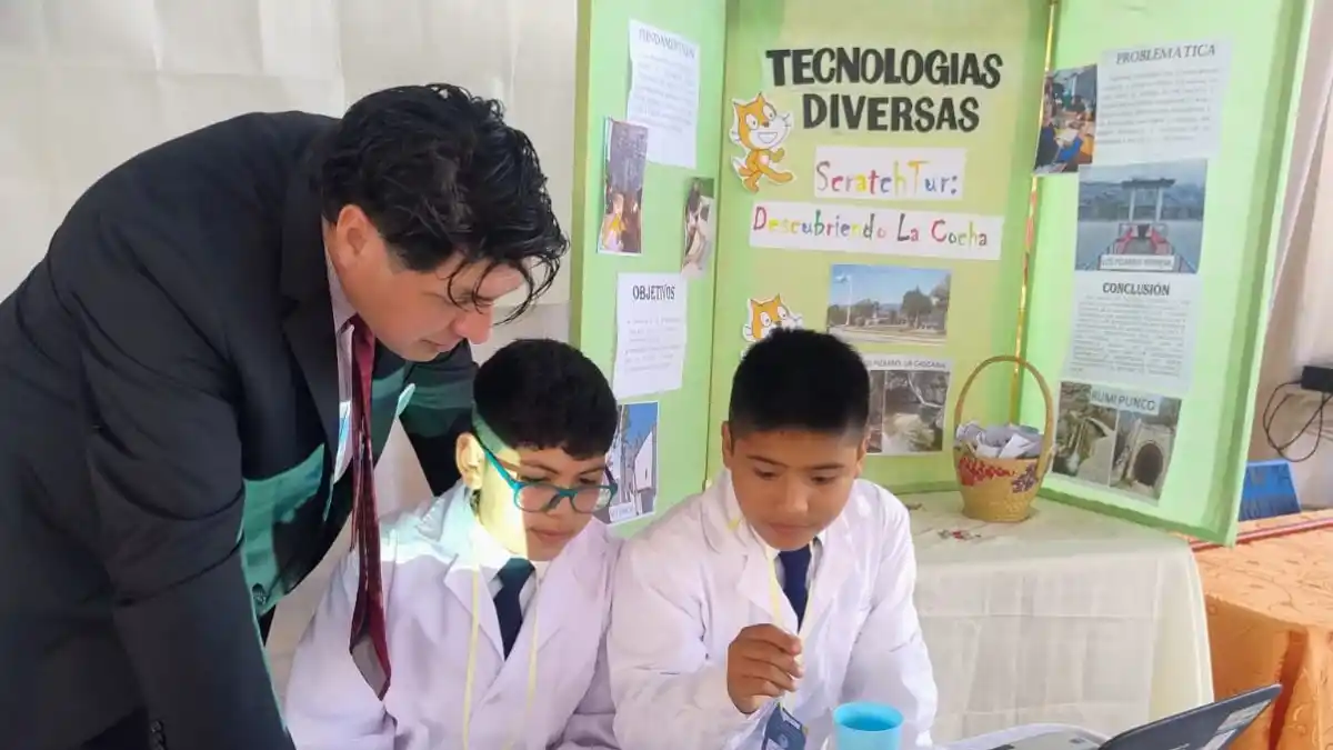 Creatividad y tecnología: estudiantes tucumanos dieron vida a robots de cartón y material reciclado