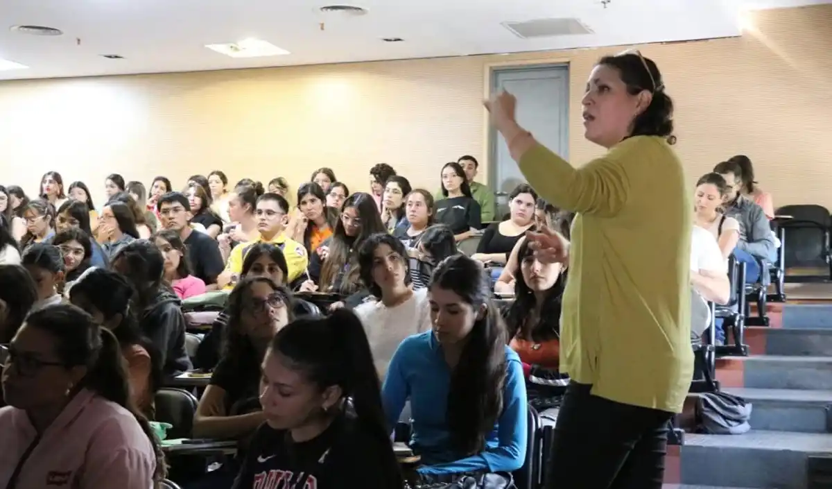 EDUCADORES. La UNT capacitará a quienes buscan iniciarse en la docencia.