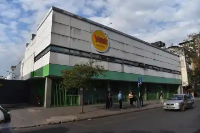 Despidos y protesta por el cierre de sucursales de VEA