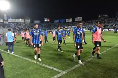 Silbidos, billetes y una relación rota dentro de Atlético Tucumán