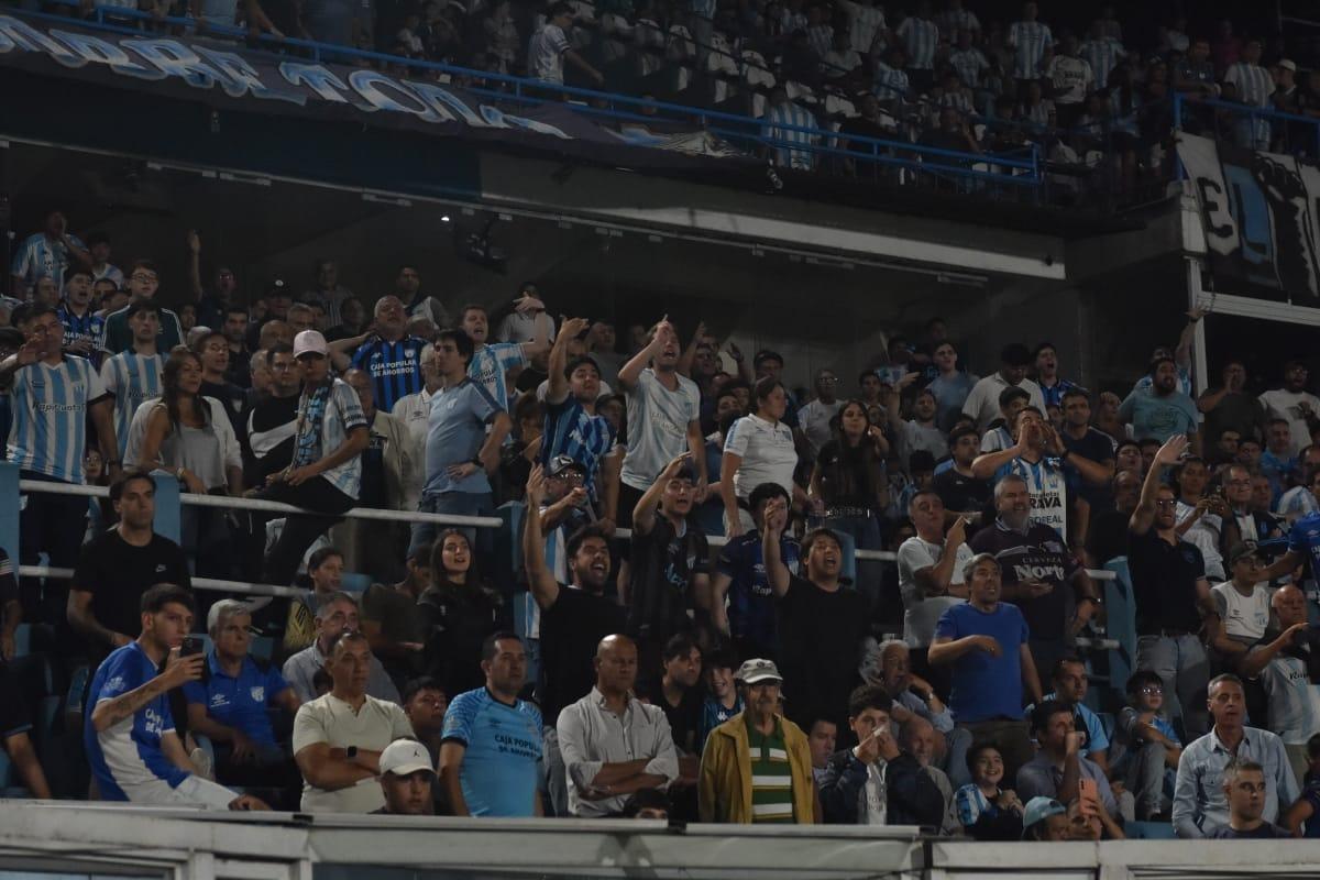 Silbidos, billetes y una relación rota dentro de Atlético Tucumán