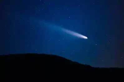 Cuándo y cómo observar al cometa Lemmon: el espectáculo astronómico que no se repetirá en mil años
