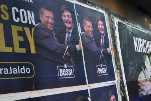 Ampliaron el plazo para que Fuerza Republicana retire la publicidad con la imagen de Javier Milei