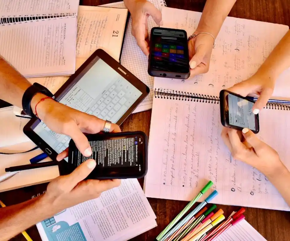NUEVAS GENERACIONES. Juan María Segura aconseja un diálogo abierto y fluido sobre el uso de la tecnología.