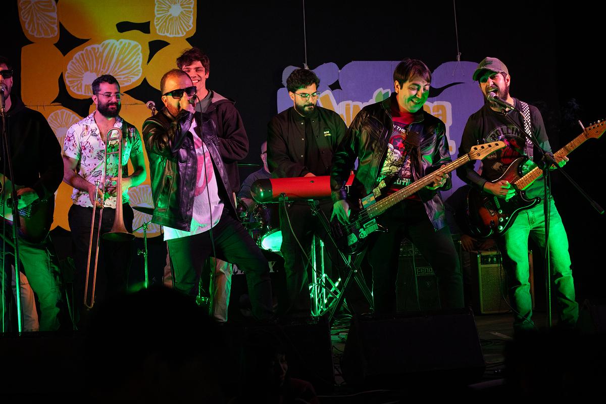 EN LA LIMONADA CULTURAL. Ellos siguen tocando en actividades que organizan los chicos de la facultades, eventos o causas sociales. / CORTESÍA ROCK N' LOBOS