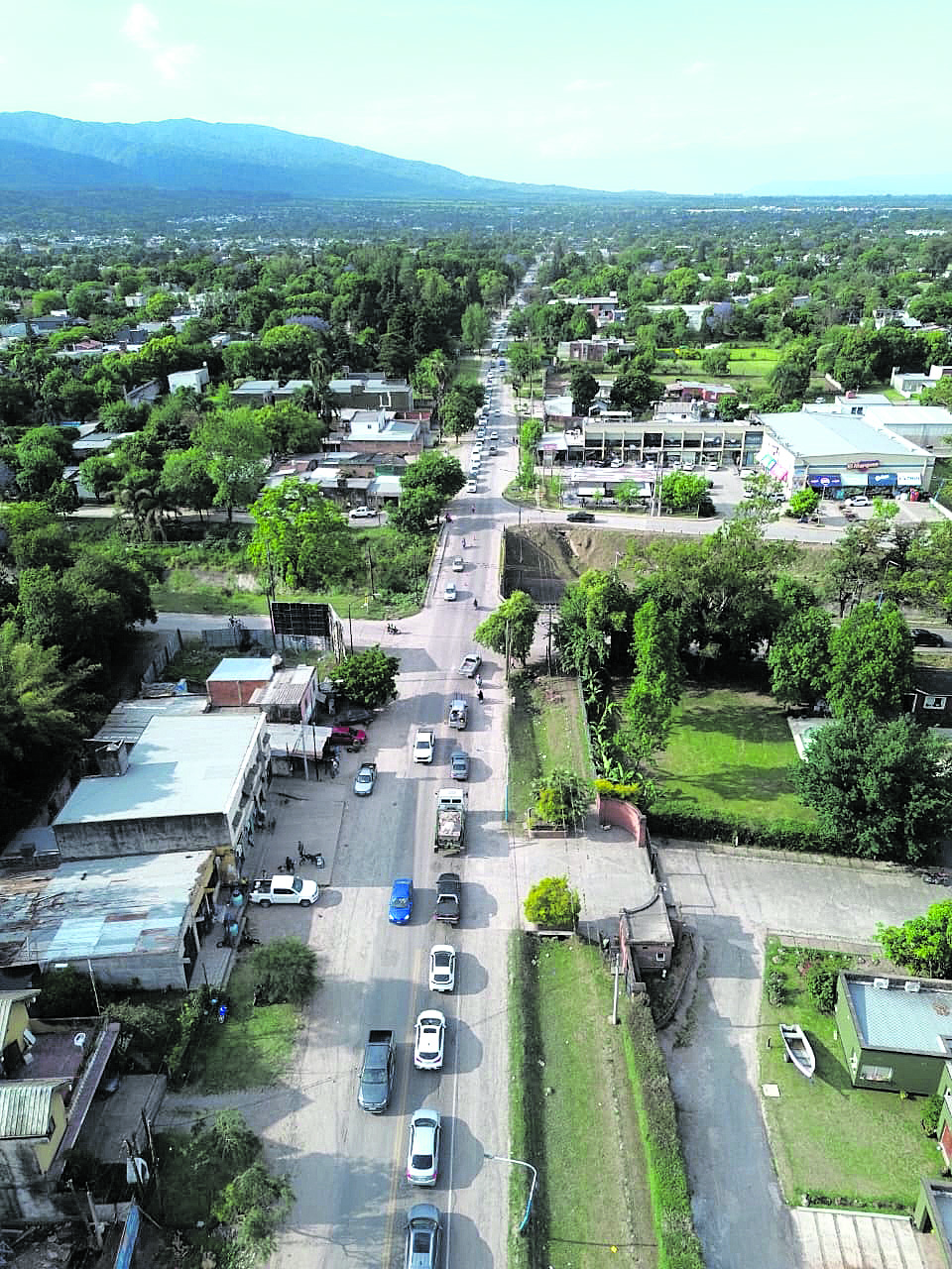 DE SUR A NORTE. Quienes vienen de San Pablo y El Manantial a Yerba Buena se encuentran con dificultades para transitar.